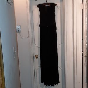Calvin Klein Beautiful black column gown w/belt